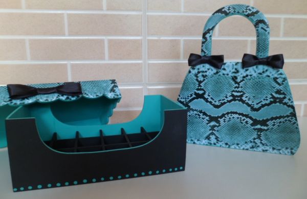 Kit com Porta Batons e Porta Pincéis!