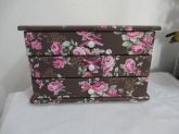 Cômoda Porta Jóias com 3 gavetas.
